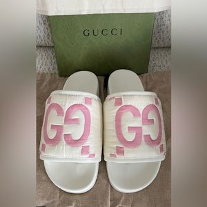 Pre-Fall 2023 Collection Gucci GG Demetra slide. Size 7. Gucci Box and Bag